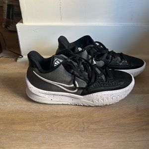 Nike kyrie low 4 TB NWOT